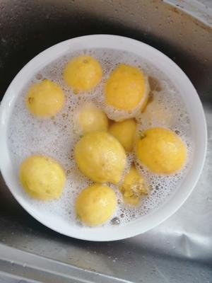 冷冻柠檬片（减肥必备）的做法 步骤1