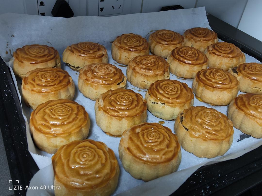 广式月饼—蛋黄莲蓉月饼