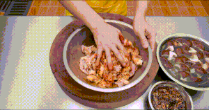 厨师长教你：“香菇蒸滑鸡”的家常做法，鲜香嫩滑，营养美味的做法 步骤11