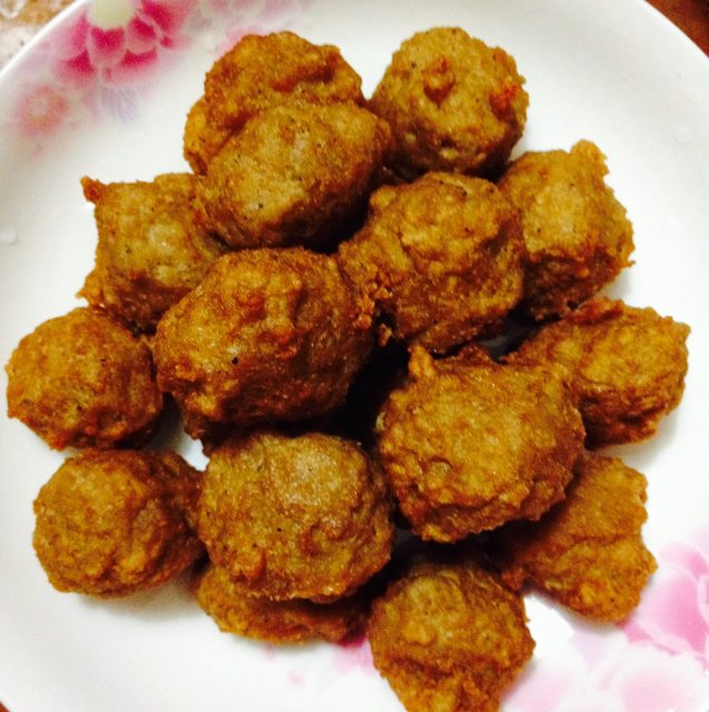 炸猪肉丸子