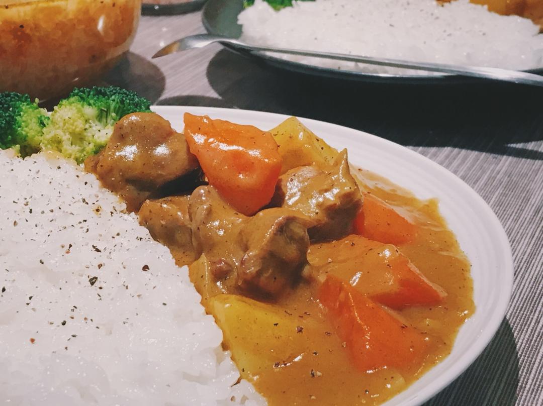 【咖喱牛腩拌饭】
