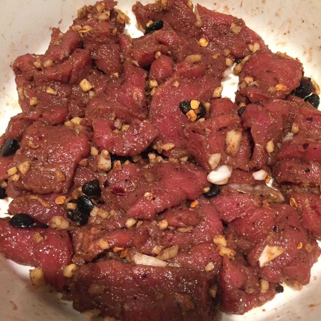 燕麦麸南瓜粉蒸牛肉的做法 步骤1