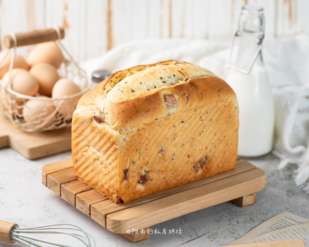 咸口吐司：花椒叶芝士烤肠吐司！