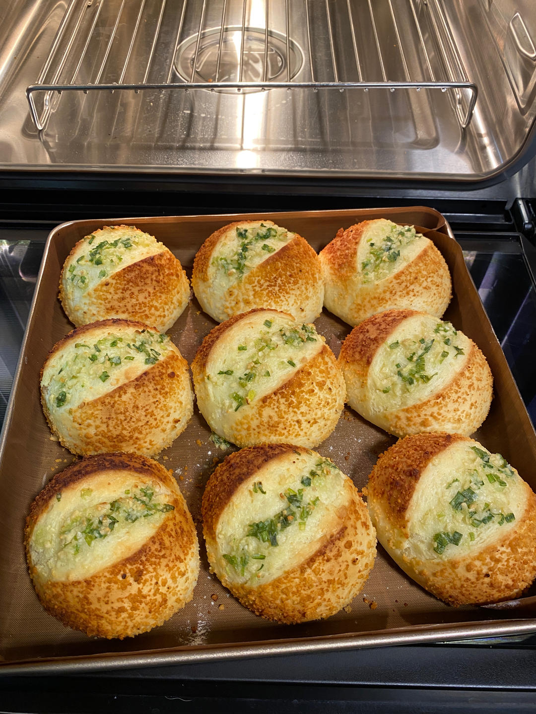 非常柔软的蒜香芝士餐包做法，满屋飘香