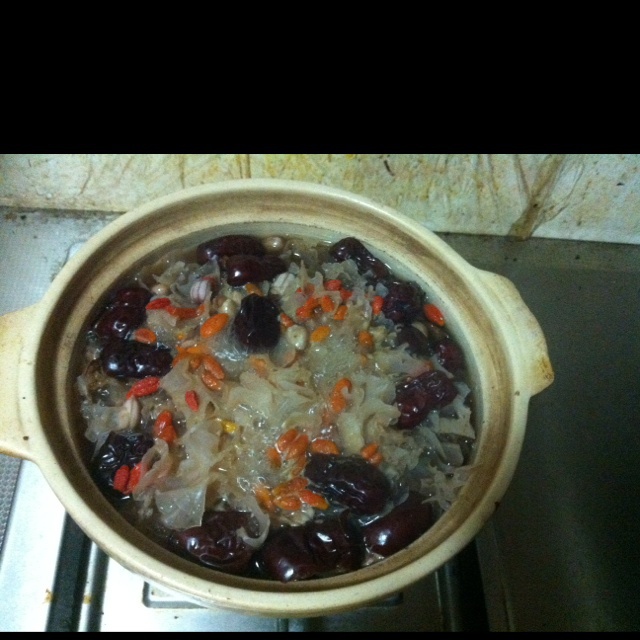银耳花生红枣汤