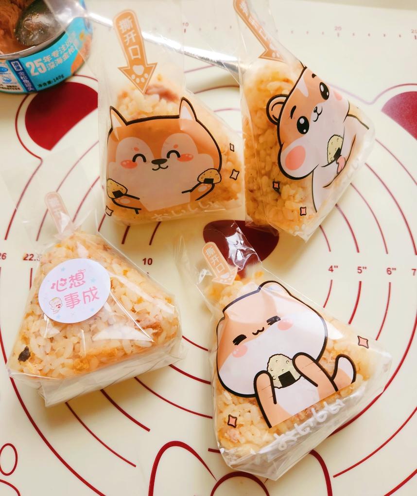 金枪鱼芝麻手捏饭团