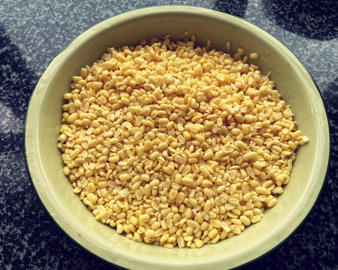 巧妙轻松 绿豆去皮法