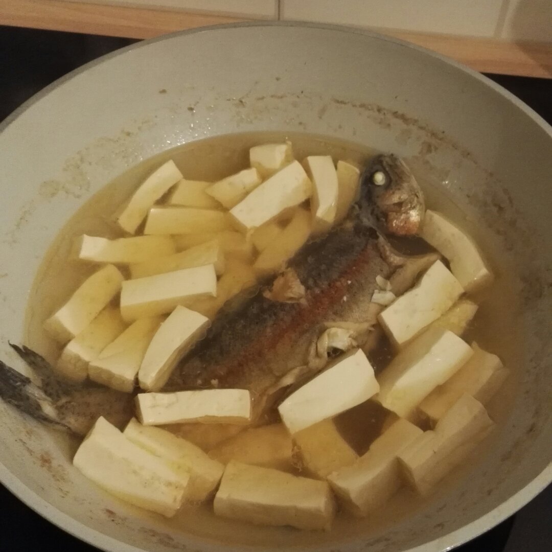 豆腐鳟鱼汤