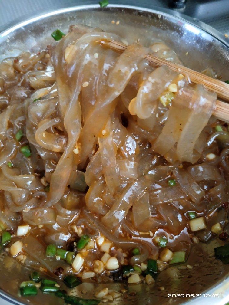 麻酱流汁宽粉
