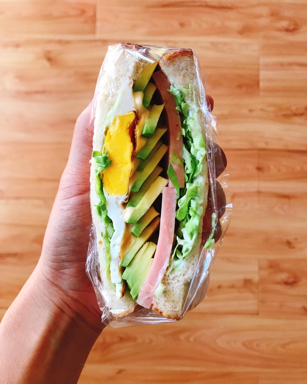 如何做超厚的沼三明治~详细tip！牛油果鸡蛋午餐肉三明治~