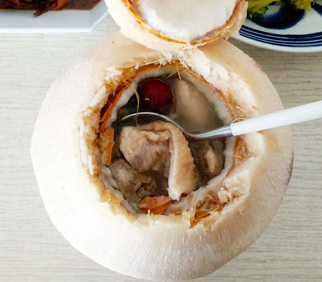 像吹来一阵海岛的风—整只椰青炖鸡