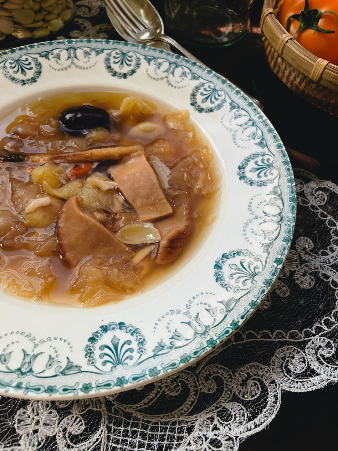 滋阴润肺海底椰花胶汤