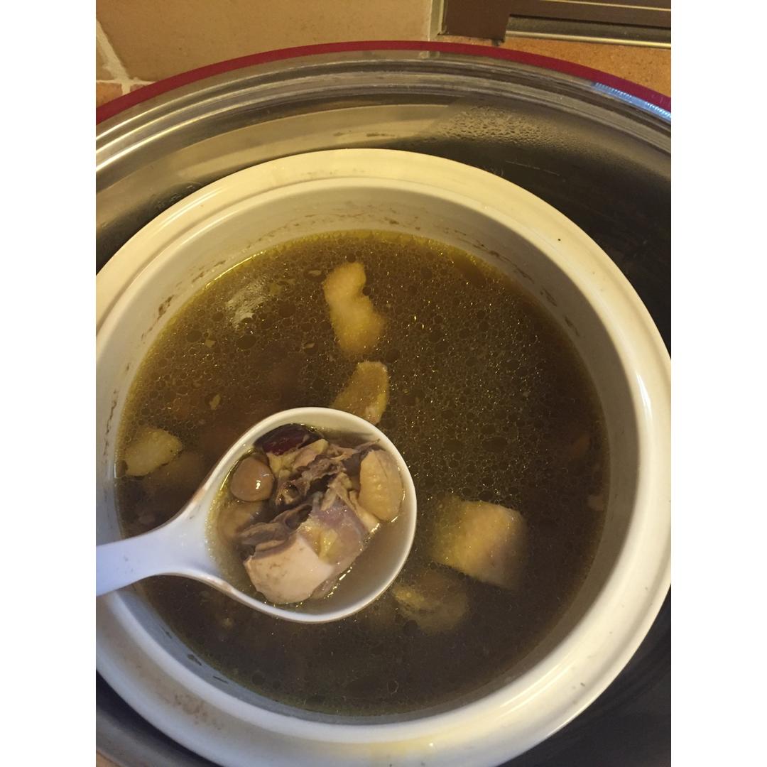 板栗炖鸡汤