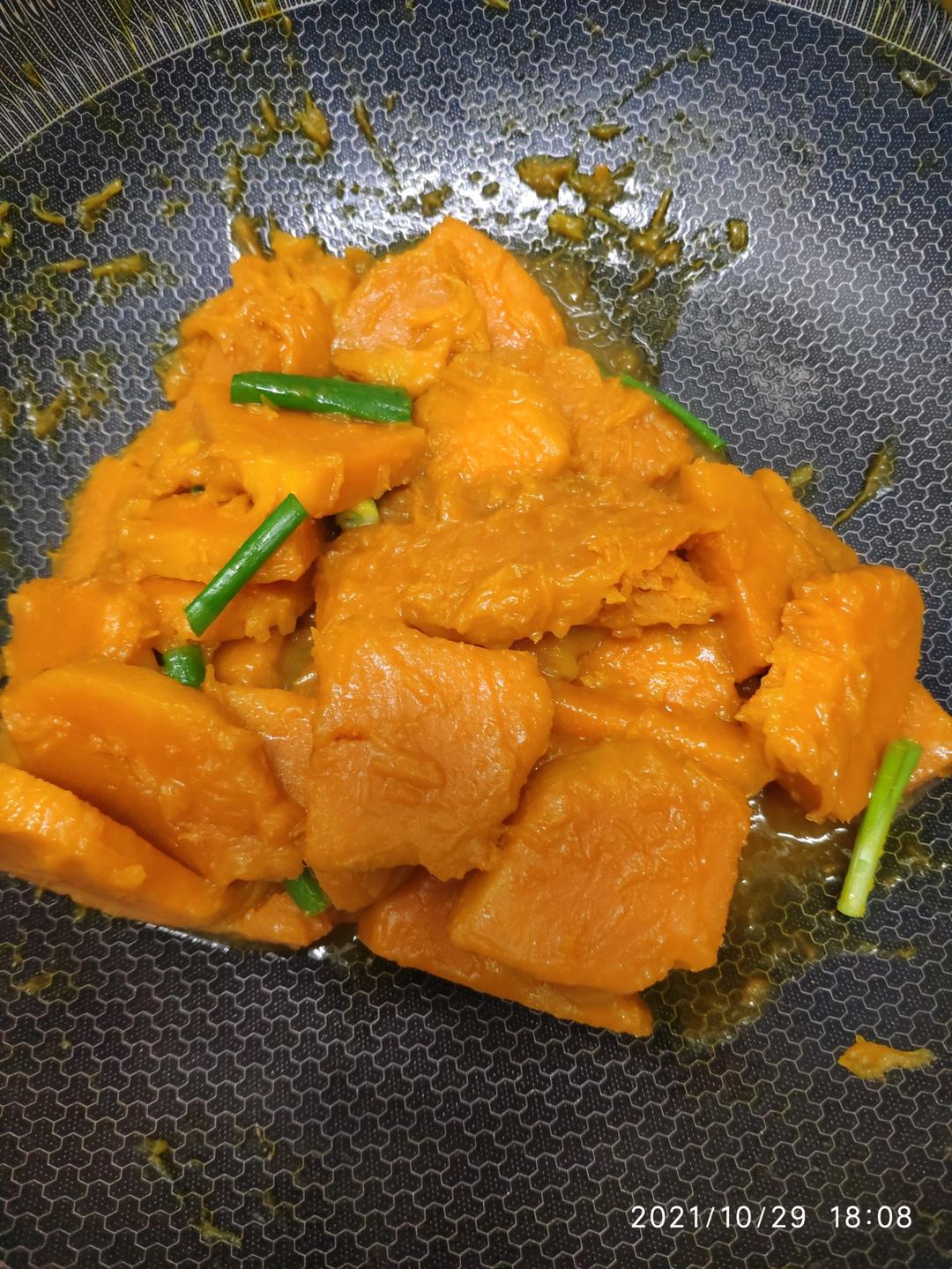 猪肉都不换的焖南瓜～吃起来糯糯甜甜咸咸的！