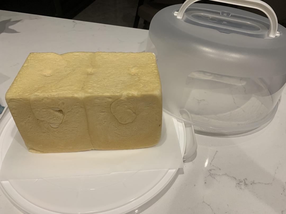 用烤箱自己做面包--手工牛奶吐司面包
