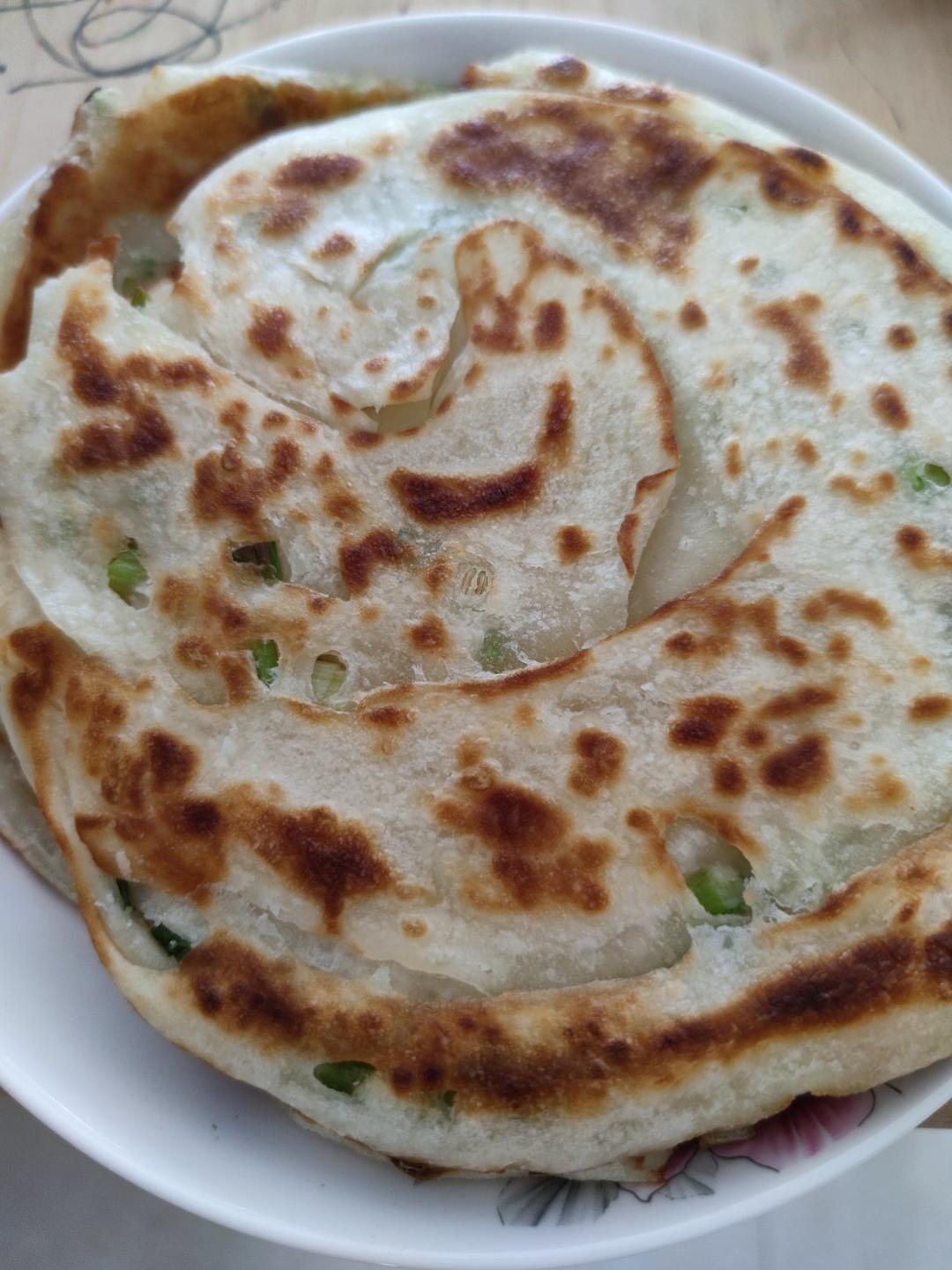 家常葱油饼 柔软多层 凉了也不硬 附细节视频详解