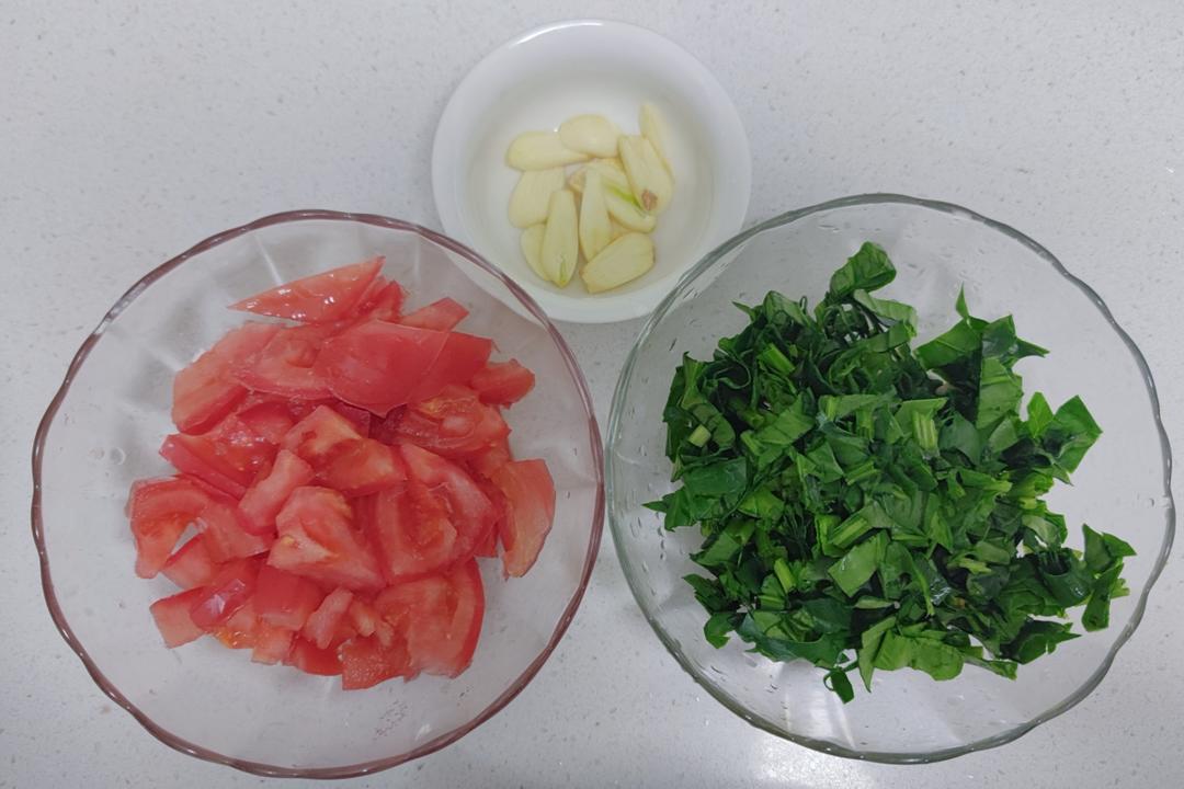 番茄鸡蛋炝锅疙瘩汤【10月北鼎珐琅锅食谱】