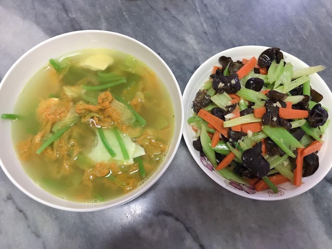 西芹胡萝卜炒黑木耳-清淡健康小炒