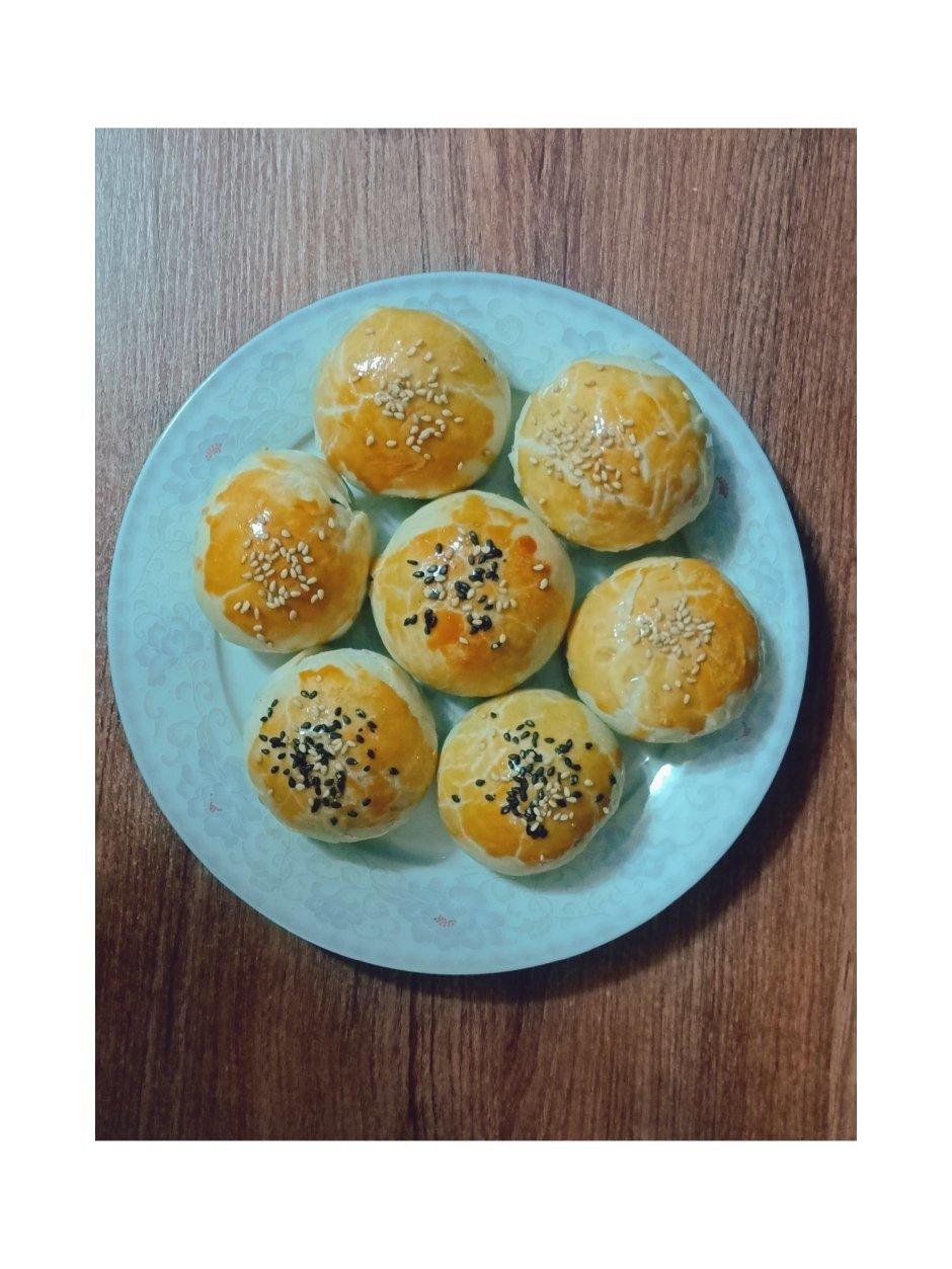 酥到掉渣的蛋黄酥