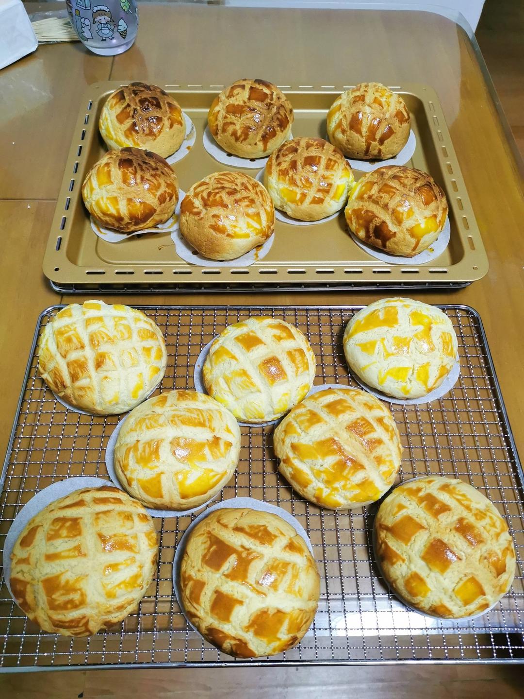 好吃到炸裂的港式菠萝包（附带制作酥皮的小视频）