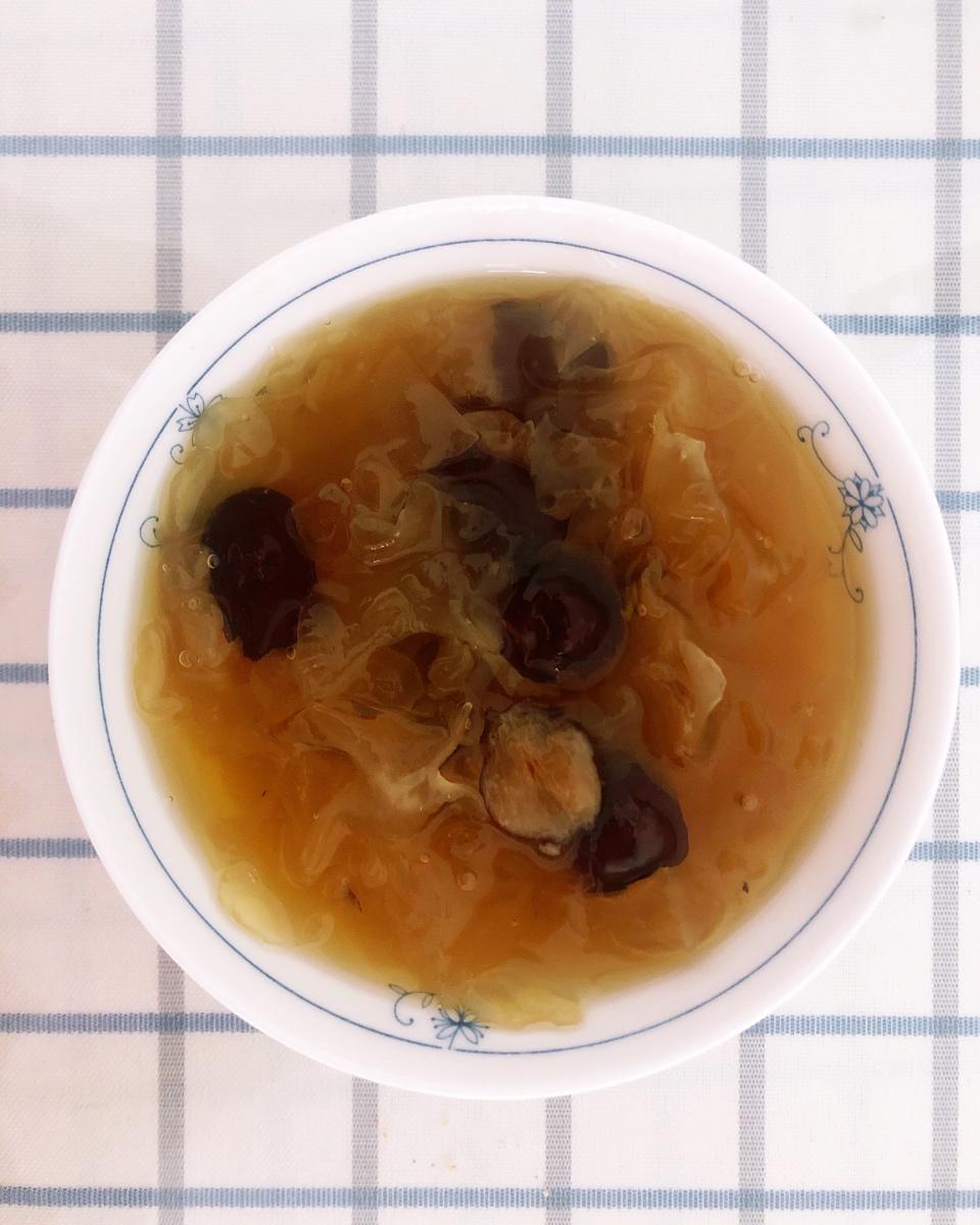 冰糖银耳红枣汤