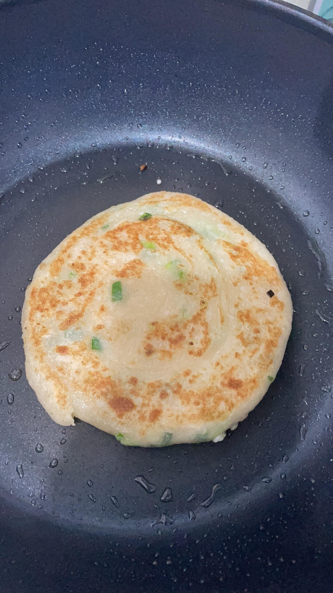 家常葱油饼 柔软多层 凉了也不硬 附细节视频详解