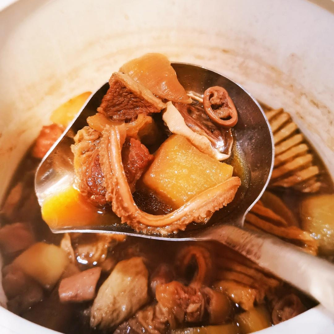 老广味～牛腩面筋萝卜煲