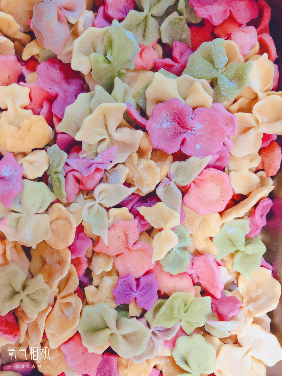 婴儿辅食：彩色卡通蝴蝶面