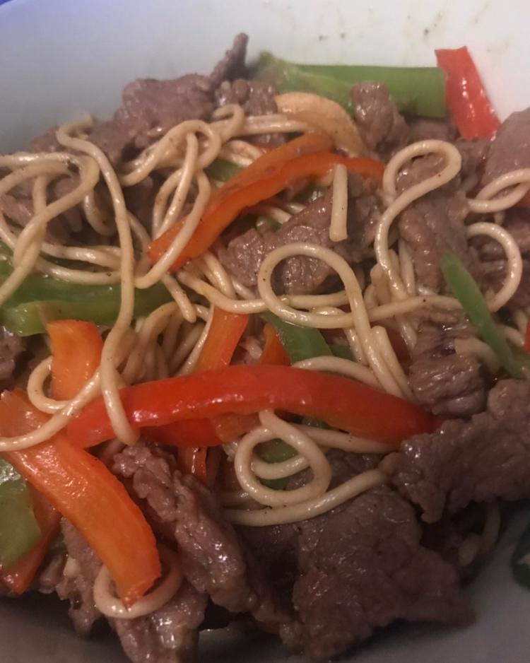 黑椒牛柳炒意面