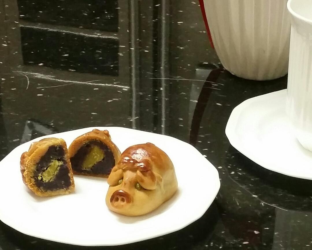 可爱猪 紫薯月饼