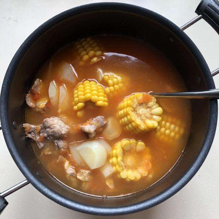 番茄土豆玉米排骨汤
