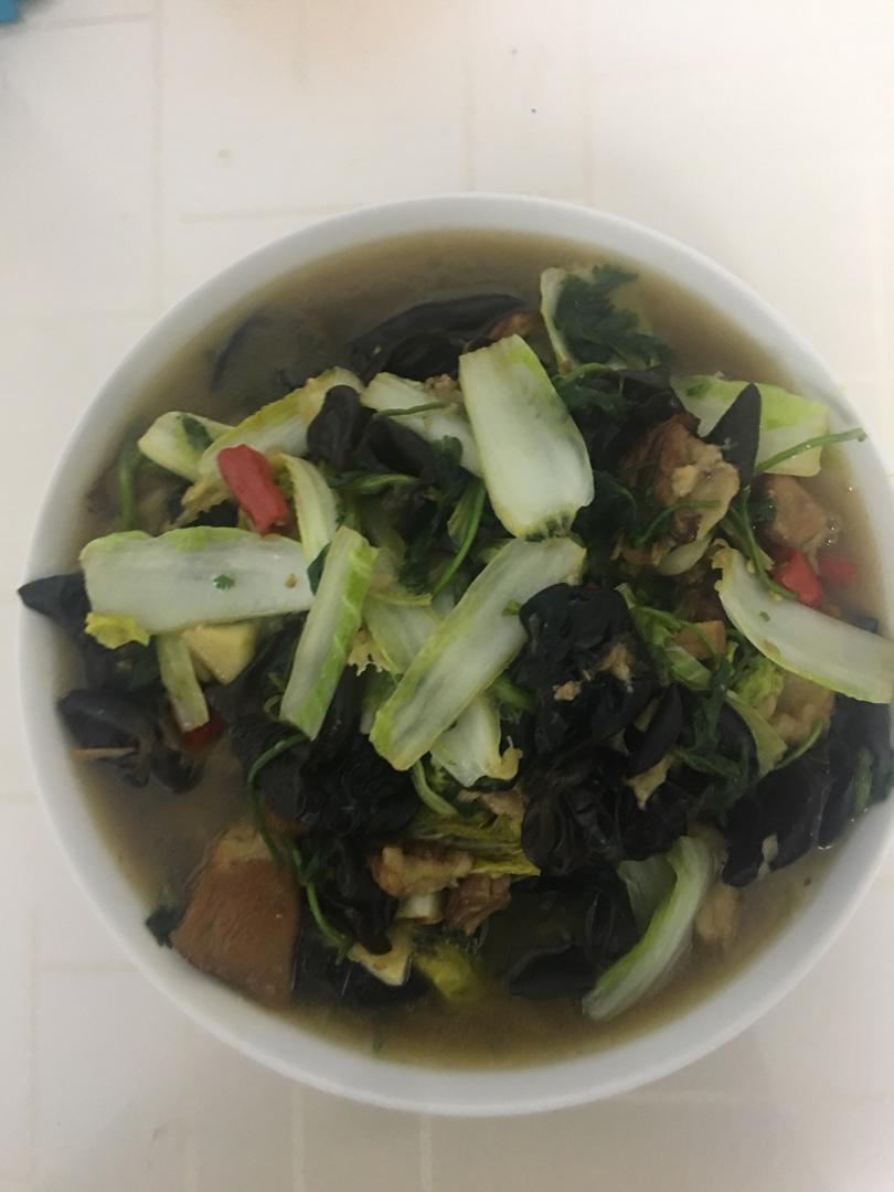 娃娃菜木耳炒五花肉