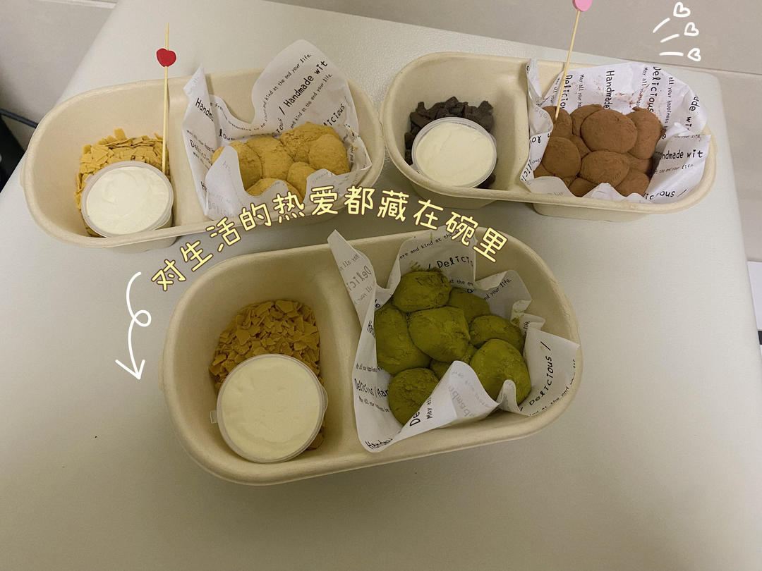 火遍全网的蘸酱麻薯是谁发明的？糯叽叽的口感，配上爱吃的蘸料，一口一个，吃完真的双倍快乐！