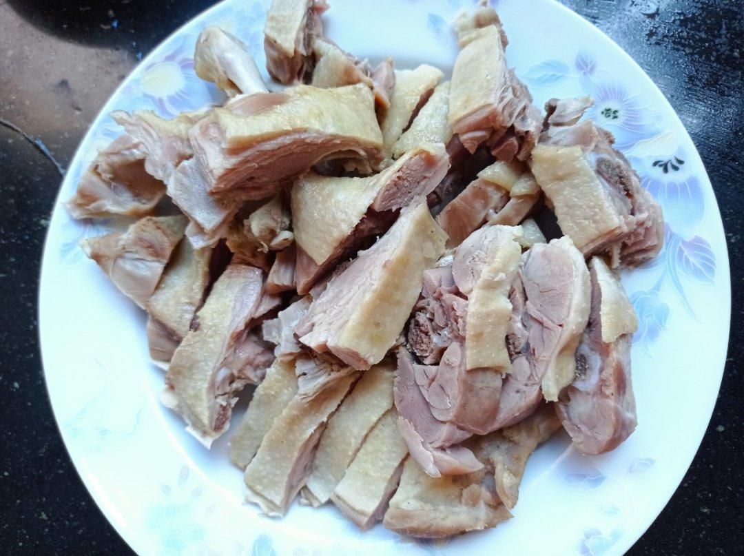 盐水鸭，不焯水，仅需一个小妙招，一只鸭腿足够有滋有味