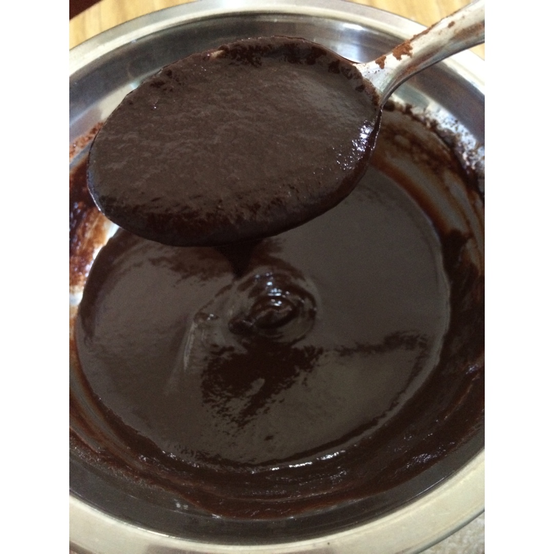 爆浆的巧克力凹蛋糕