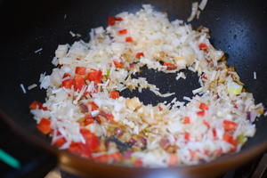 黑椒金针菇牛肉炒藜麦饭的做法 步骤6