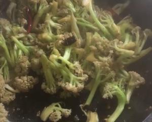炒出大排档入味的花菜的做法 步骤9
