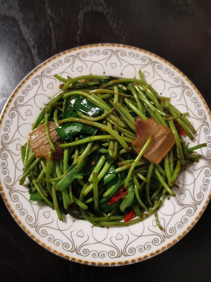 黎蒿炒腊肉的做法