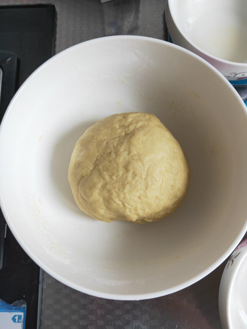 松软可口的红豆沙面包卷