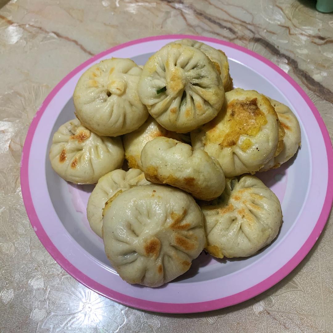 松软的素馅包子