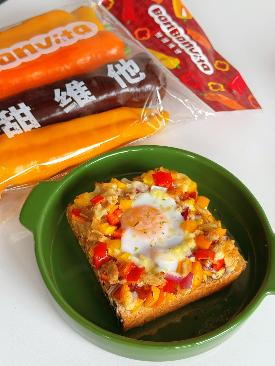 夏日快手轻食|金枪鱼彩椒窝蛋三明治