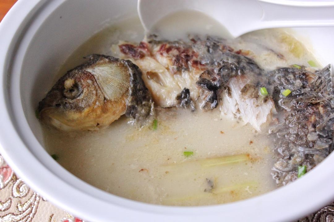 奶白鲫鱼汤（视频，只用10分钟）