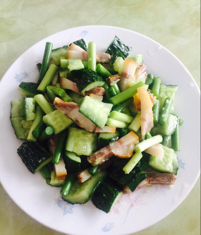 凉拌蒜苔  (夏天开胃小菜~懒人必备哦~）