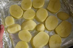 百里香烤土豆、培根的做法 步骤1