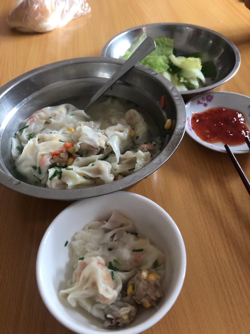 鸡汤馄饨（香菇猪肉玉米馅）