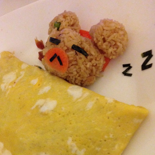 午睡的小熊蛋包饭