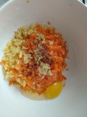 胡萝卜土豆素丸子汤的做法 步骤3