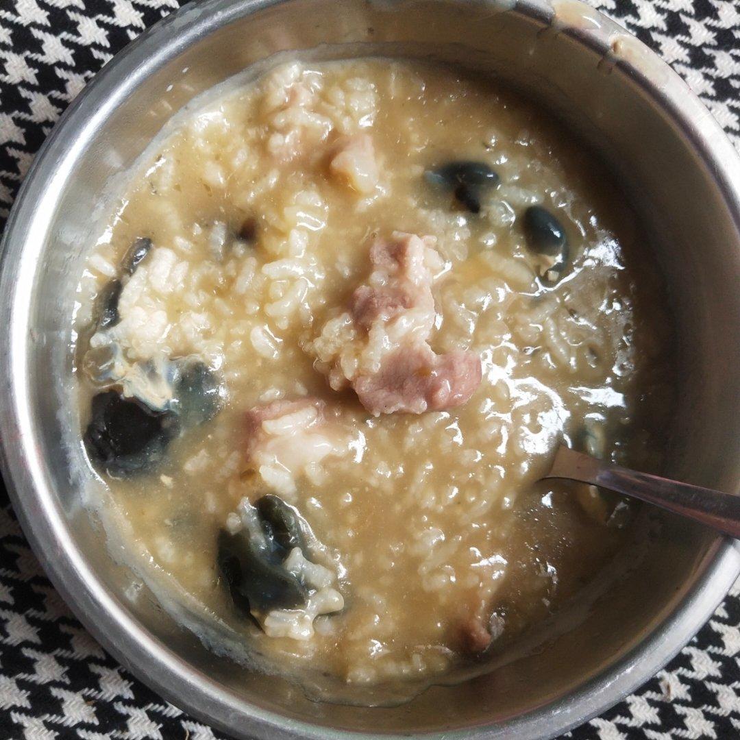 电饭锅版皮蛋瘦肉粥