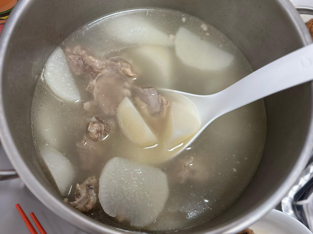 萝卜炖排骨-秋冬懒人汤