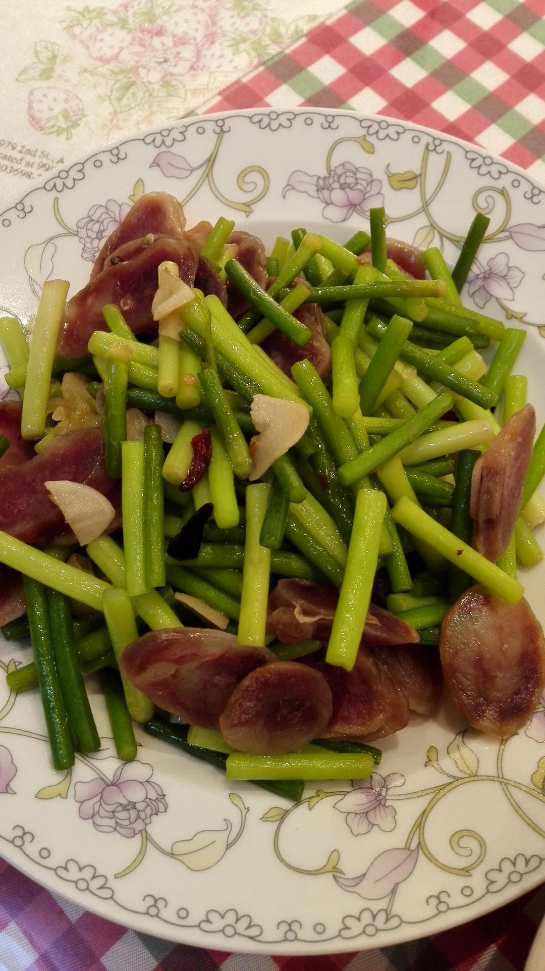 蒜苗炒香肠的做法